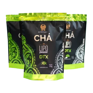 O que é o Chá Lipo Power Detox? O Chá Lipo Power Detox é um suplemento premium, formulado com um "Mix de Ervas Selecionadas" focado na limpeza profunda e na renovação do organismo. É o passo inicial perfeito para quem busca eliminar toxinas, reduzir o inchaço e preparar o corpo para um novo ciclo de saúde e emagrecimento. Parte da linha Lipo Power, esta fórmula é especificamente desenhada para promover uma "faxina interna", auxiliando o fígado e o sistema digestivo a processar e eliminar impurezas acumuladas, o que reflete diretamente na melhora do bem-estar geral. A Limpeza Profunda que Você Sente A fórmula do Lipo Power Detox atua em pilares essenciais para a renovação do corpo: Ação Detox Potente: Contém ervas que auxiliam o fígado e os rins no processo de filtragem e eliminação de toxinas e impurezas do organismo. Combate ao Inchaço: Possui um forte efeito diurético, ajudando a combbater a retenção de líquidos de forma eficaz e proporcionando uma sensação imediata de leveza. Melhora a Digestão: Auxilia no funcionamento do trato digestivo e do intestino, ajudando a "desinchar" a região abdominal. Prepara para o Emagrecimento: Ao "limpar o terreno", o seu metabolismo se torna mais eficiente, otimizando o processo de queima de gordura. Como Preparar: O seu ritual detox é simples. Ferva 1 litro de água. Assim que a água começar a ferver, desligue o fogo e adicione 1 a 2 colheres de sopa do Chá Lipo Power Detox. Abafe a mistura por 10 a 15 minutos para garantir a infusão completa. Coe e está pronto. Pode ser consumido quente ou gelado, preferencialmente ao longo do dia. Detalhes do Produto Produto: Chá Lipo Power Detox Tipo: Mix de Ervas Selecionadas Peso Líquido: 120g Foco: Detox, Limpeza do Organismo, Diurético Formato: Ervas para Infusão Alergênicos: NÃO CONTÉM GLÚTEN.
